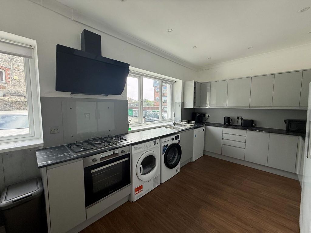 Property photo 3 of 12 Addison Kitchen....Jpg