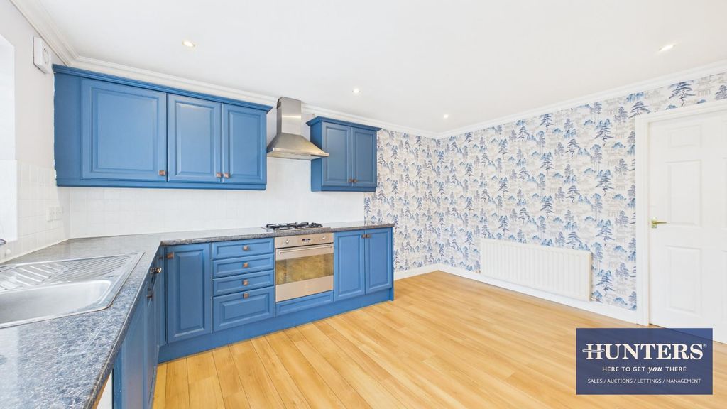 Property photo 3 of 18 Kitchen