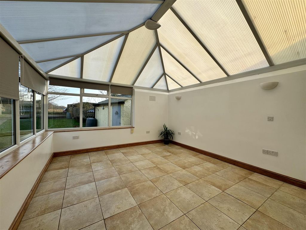 Property photo 2 of 28 Conservatory