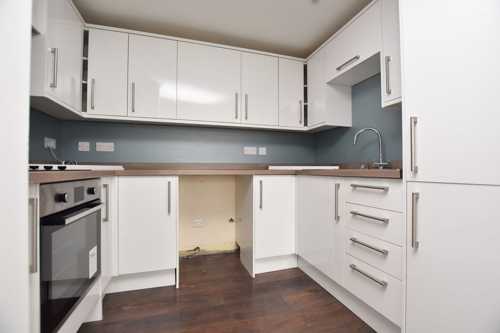 Property photo 3 of 10 Photo 2