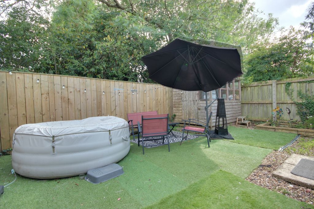 Property photo 2 of 17 1 Garden A