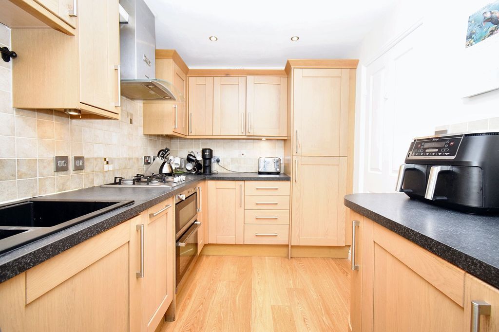 Property photo 3 of 12