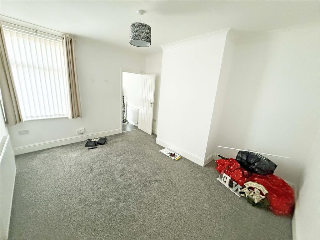 Property photo 2 of 9 Verne Road Lounge.Jpg