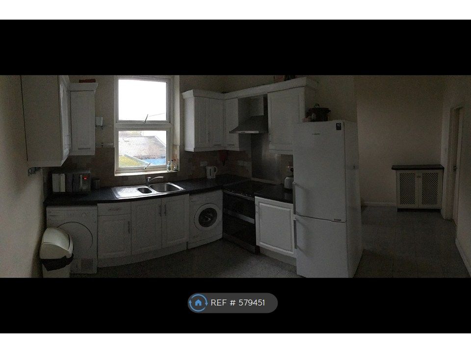 Property photo 3 of 4 Kitchen &amp; Dinning