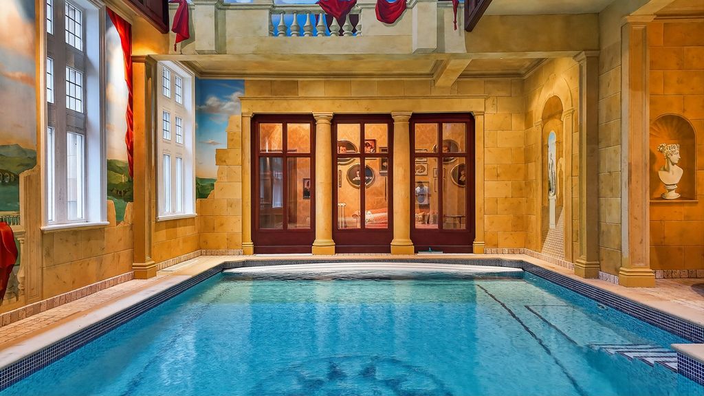 Property photo 2 of 49