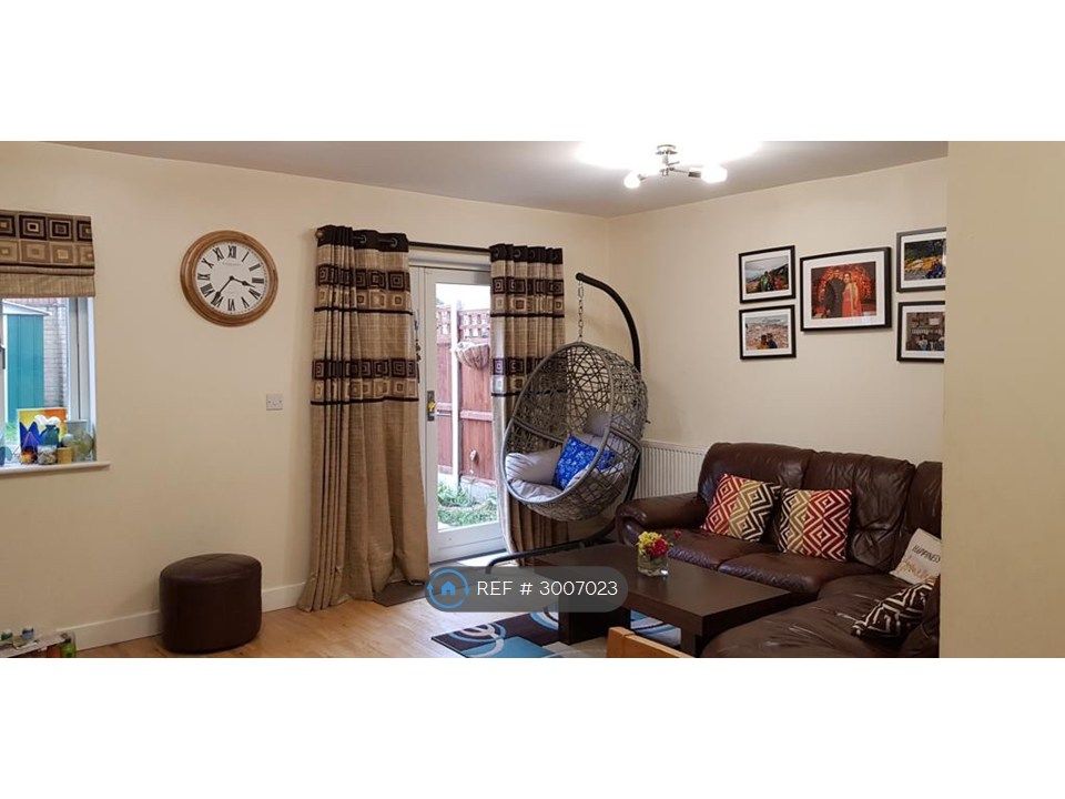 Property photo 1 of 12 Living Room
