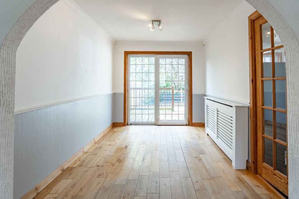 Property photo 3 of 34