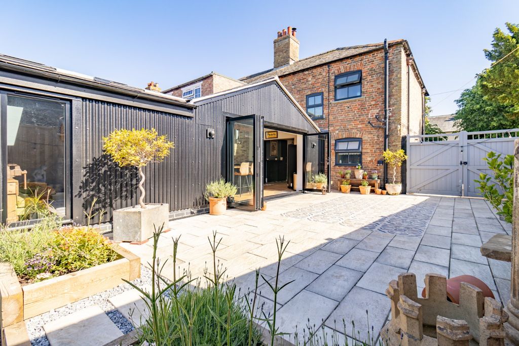Property photo 2 of 38 4160285