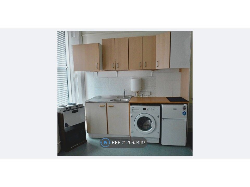 Property photo 2 of 5 Kitchen