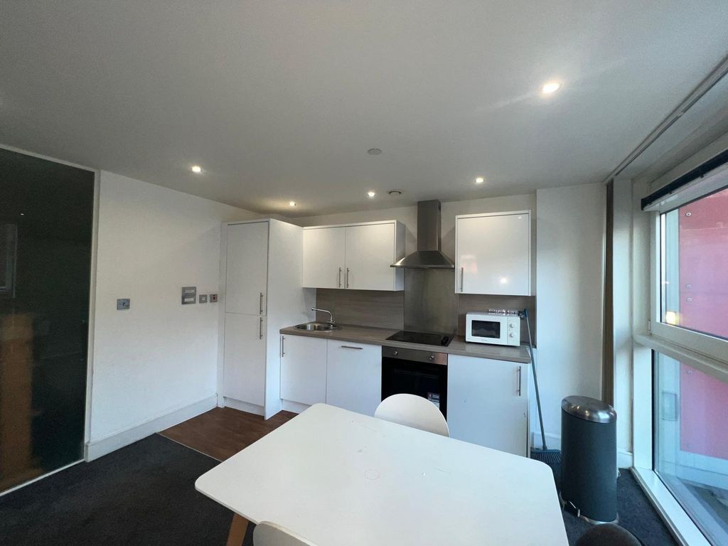 Property photo 2 of 14 Picture No. 32