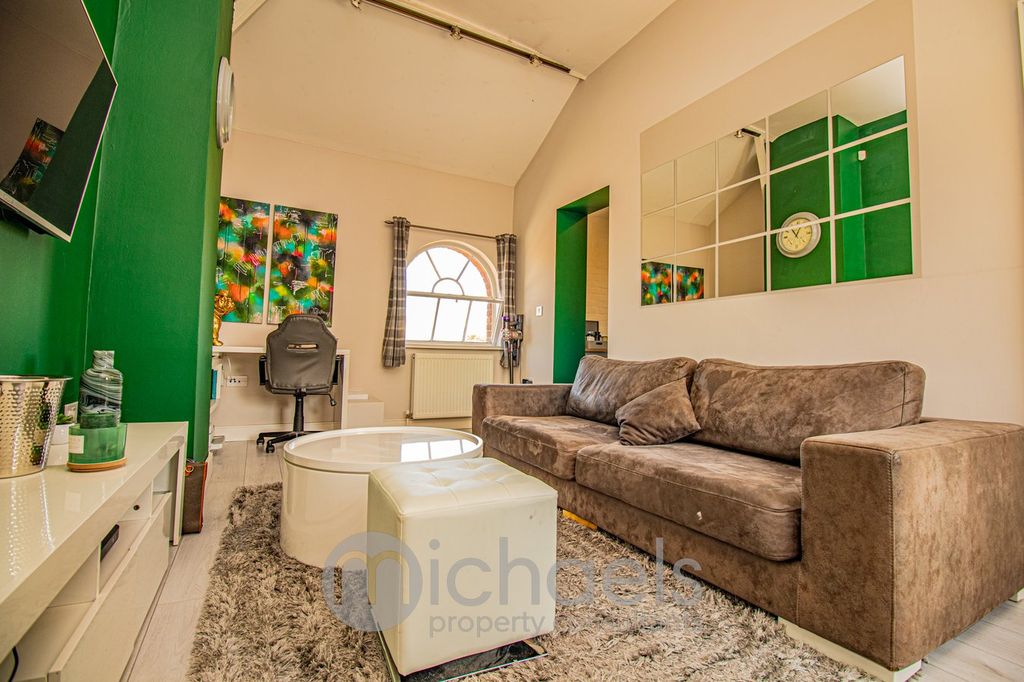 Property photo 2 of 9