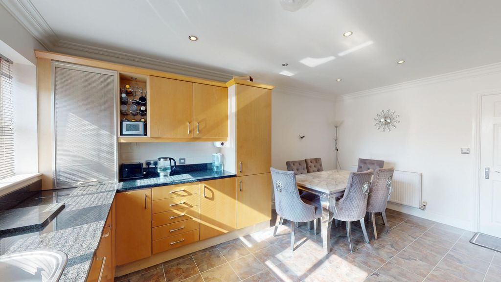 Property photo 2 of 32 4385763