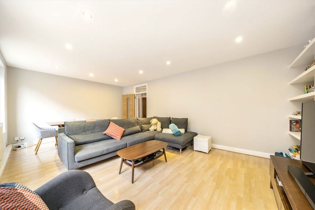 Property photo 2 of 9