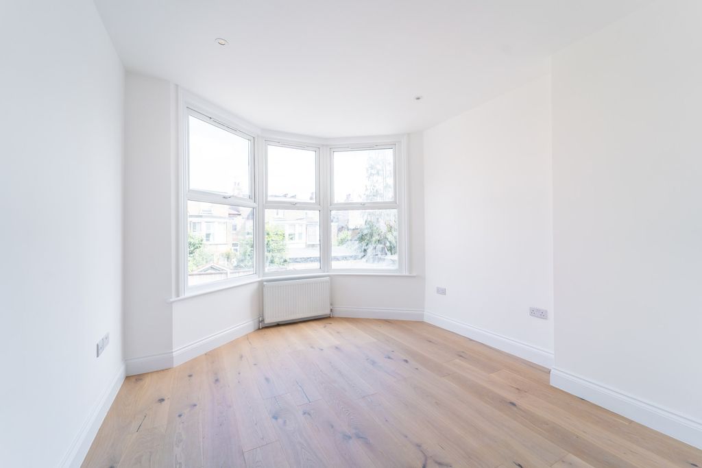 Property photo 3 of 12 Mba02716