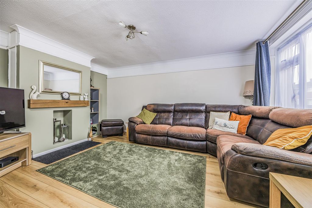 Property photo 3 of 23 46 Cheslyn Road,Baffins-Porticomarketing-Soldby-33