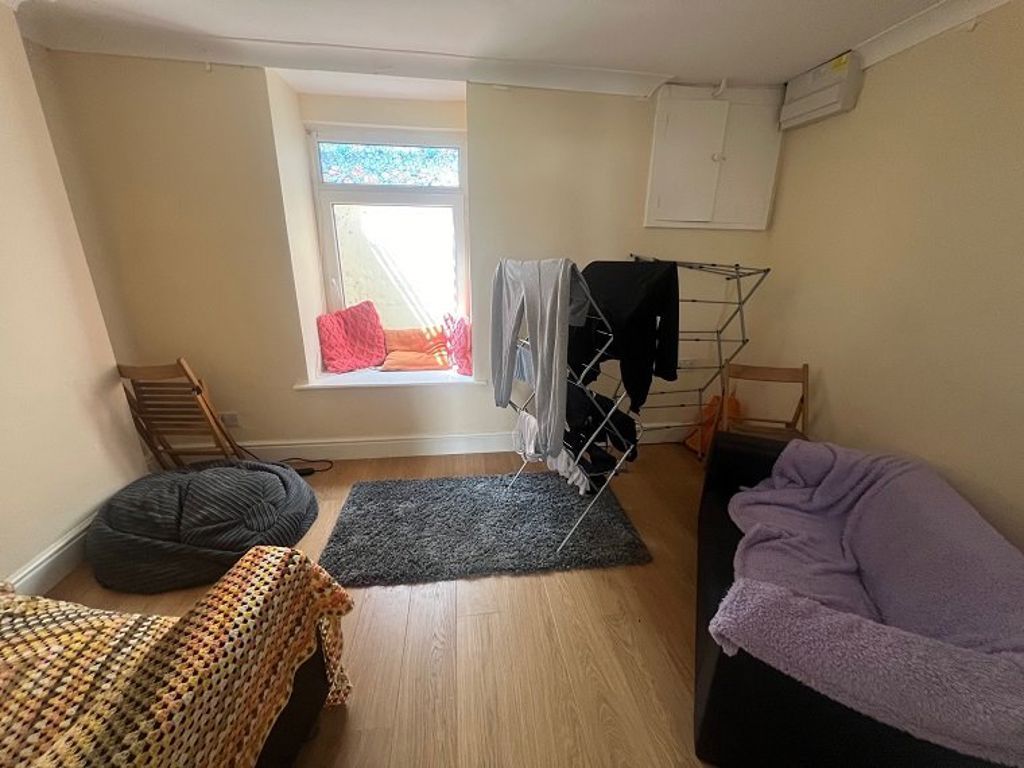 Property photo 3 of 8