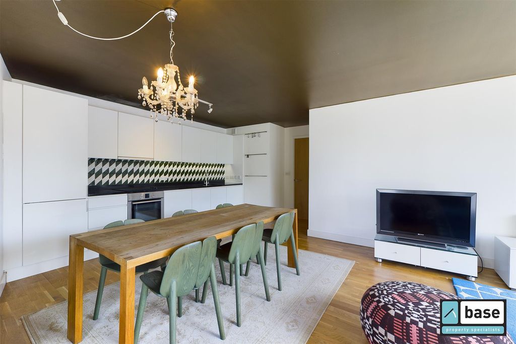 Property photo 3 of 16 Dining Area