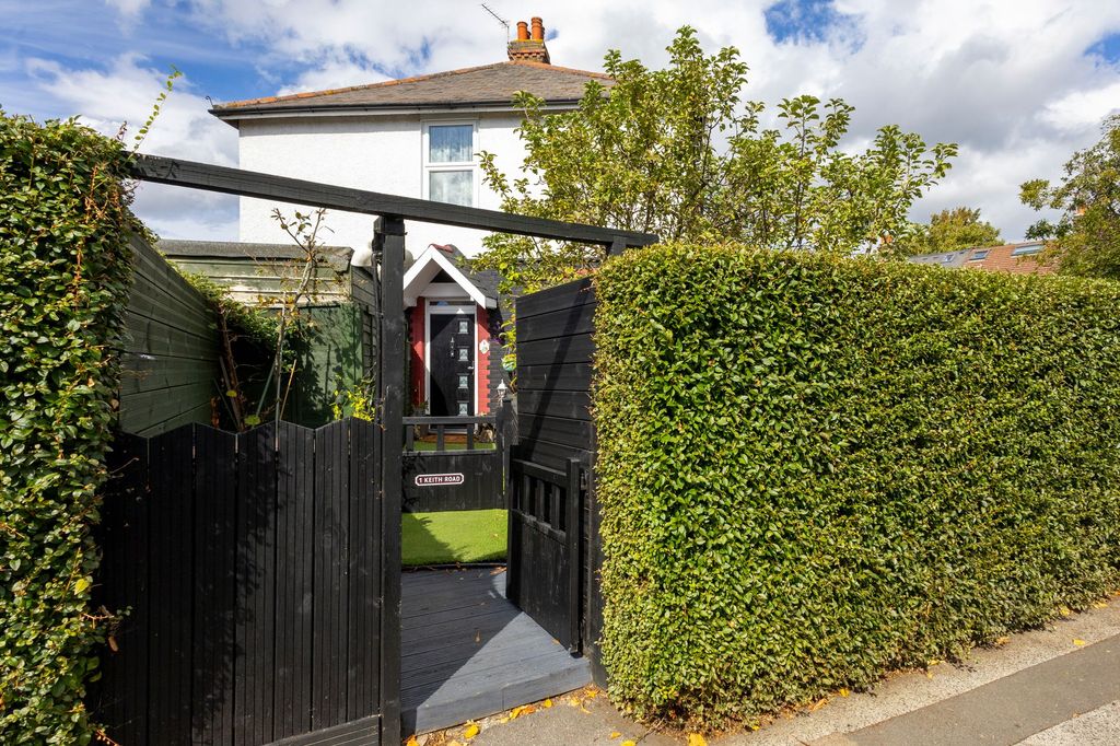Property photo 2 of 32