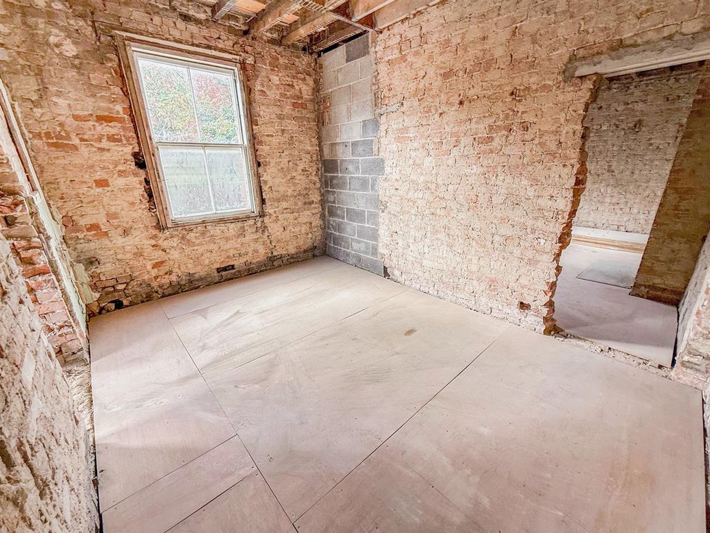 Property photo 2 of 27 Third Room