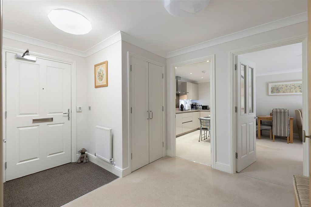 Property photo 2 of 18 Ent Hall.Jpg