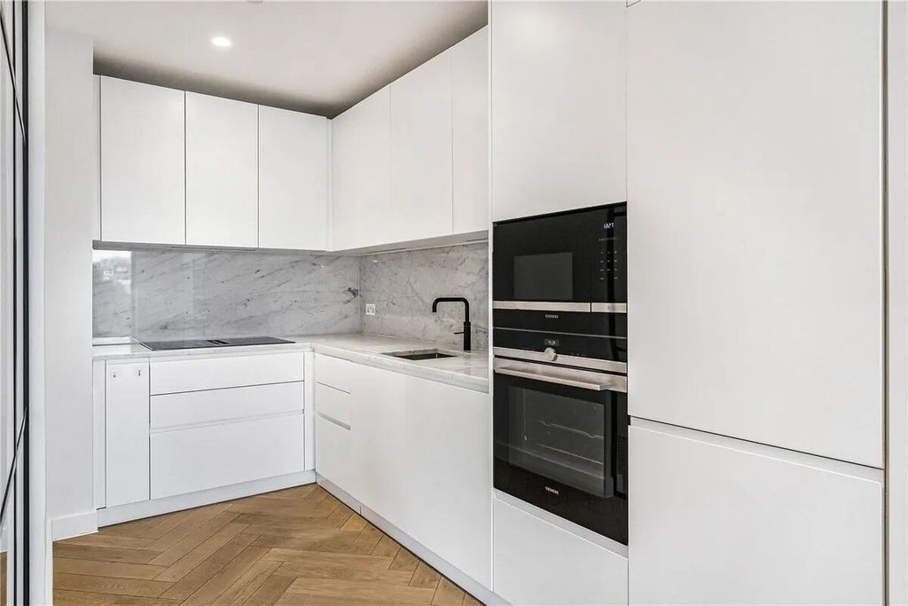 Property photo 3 of 25 Kitchen