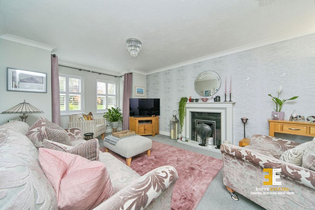 Property photo 2 of 33