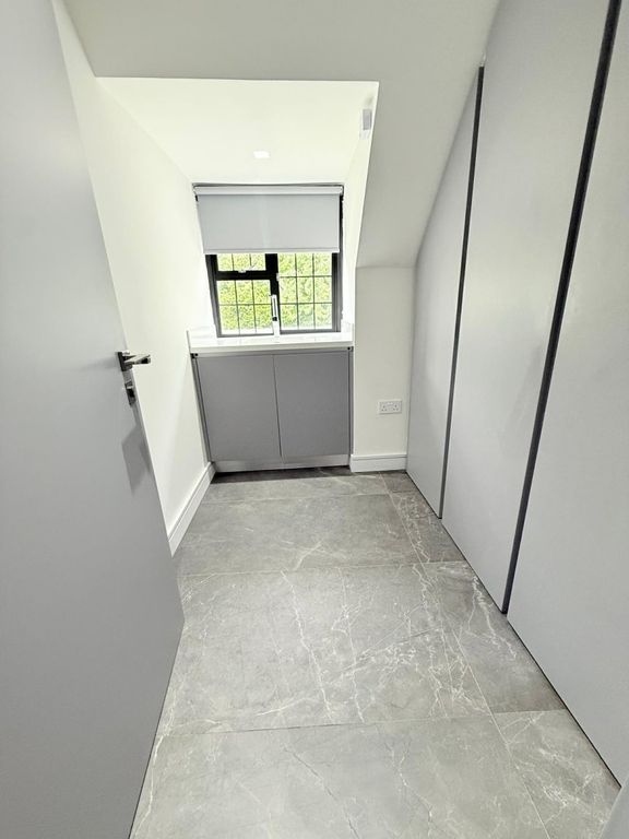 Additional image 6 of 3 bed flat to rentBeech Hill Avenue, Hadley Wood EN4