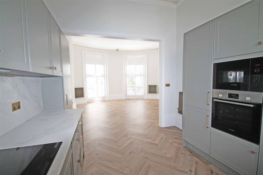 Property photo 3 of 15 Kitchen
