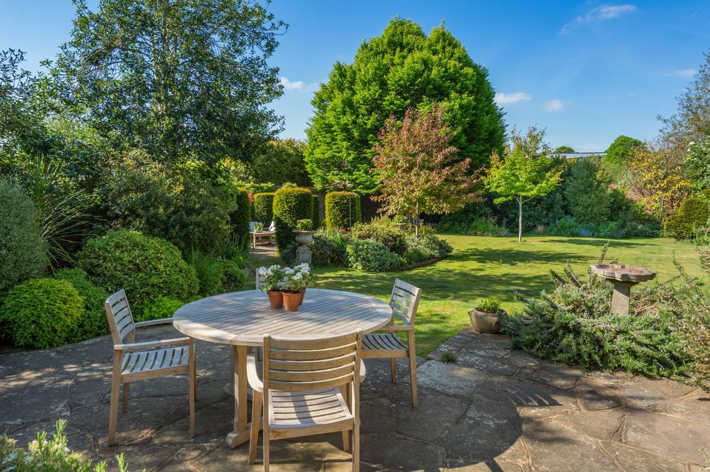 Property photo 3 of 21 Terrace