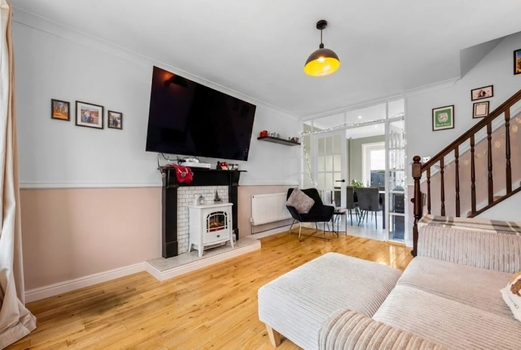 Property photo 2 of 28