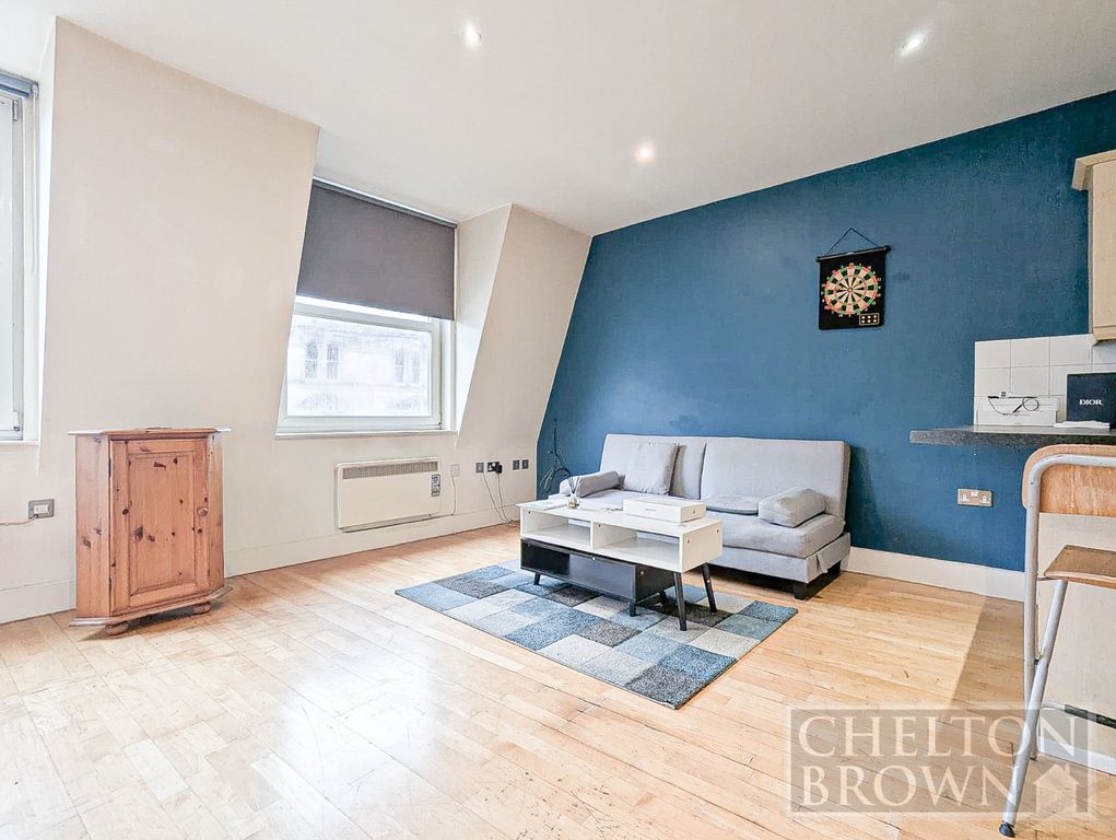 Property photo 3 of 16 Living Room/Kitchen