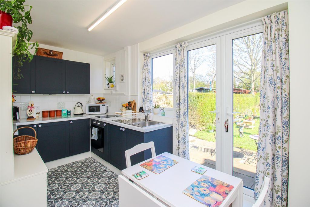 Property photo 3 of 12 Kitchen/Diner