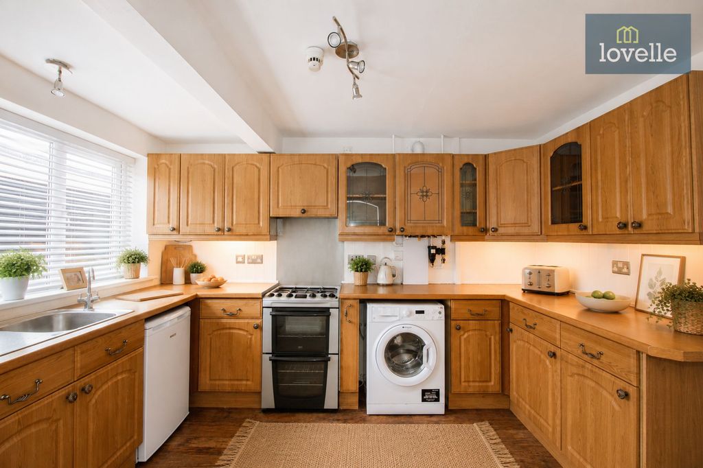 Property photo 3 of 23