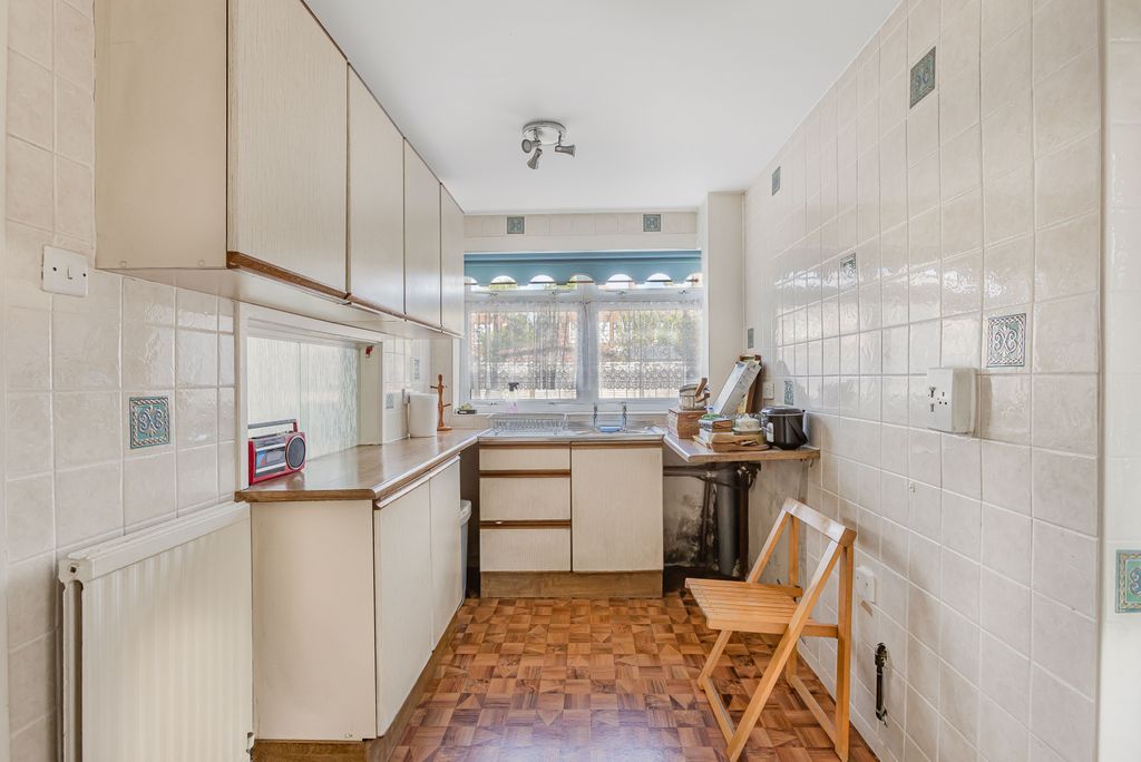 Property photo 3 of 19 Kitchen