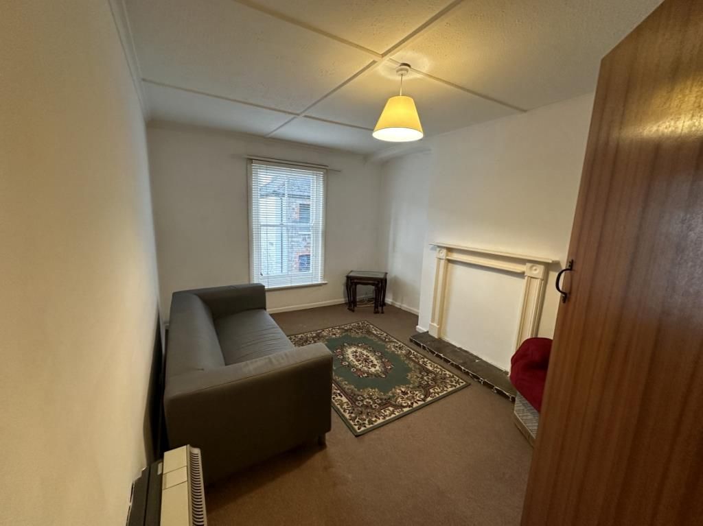 Property photo 3 of 6 Flat Living Room