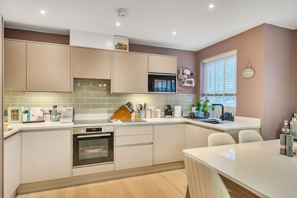 Property photo 3 of 14 Kitchen