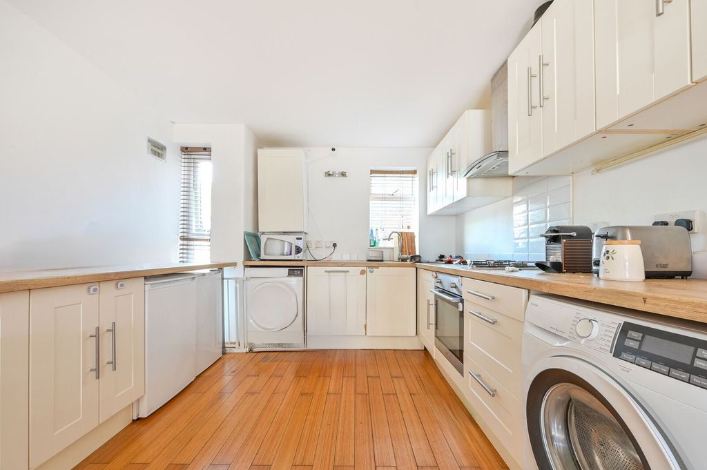 Property photo 2 of 20