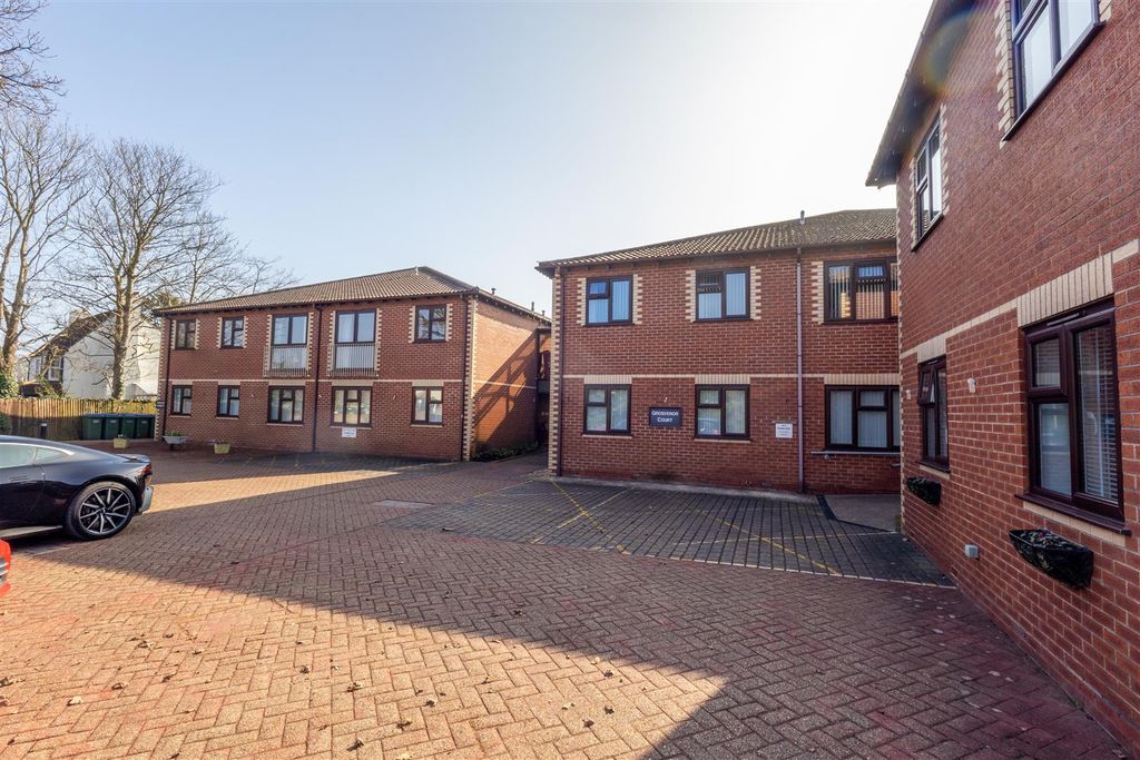 Property photo 2 of 18 Grosvenor Court-01.Jpg