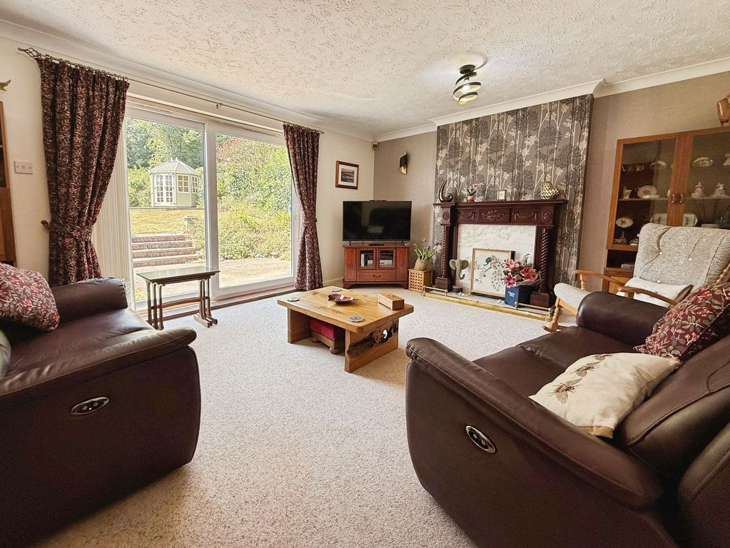 Property photo 2 of 28