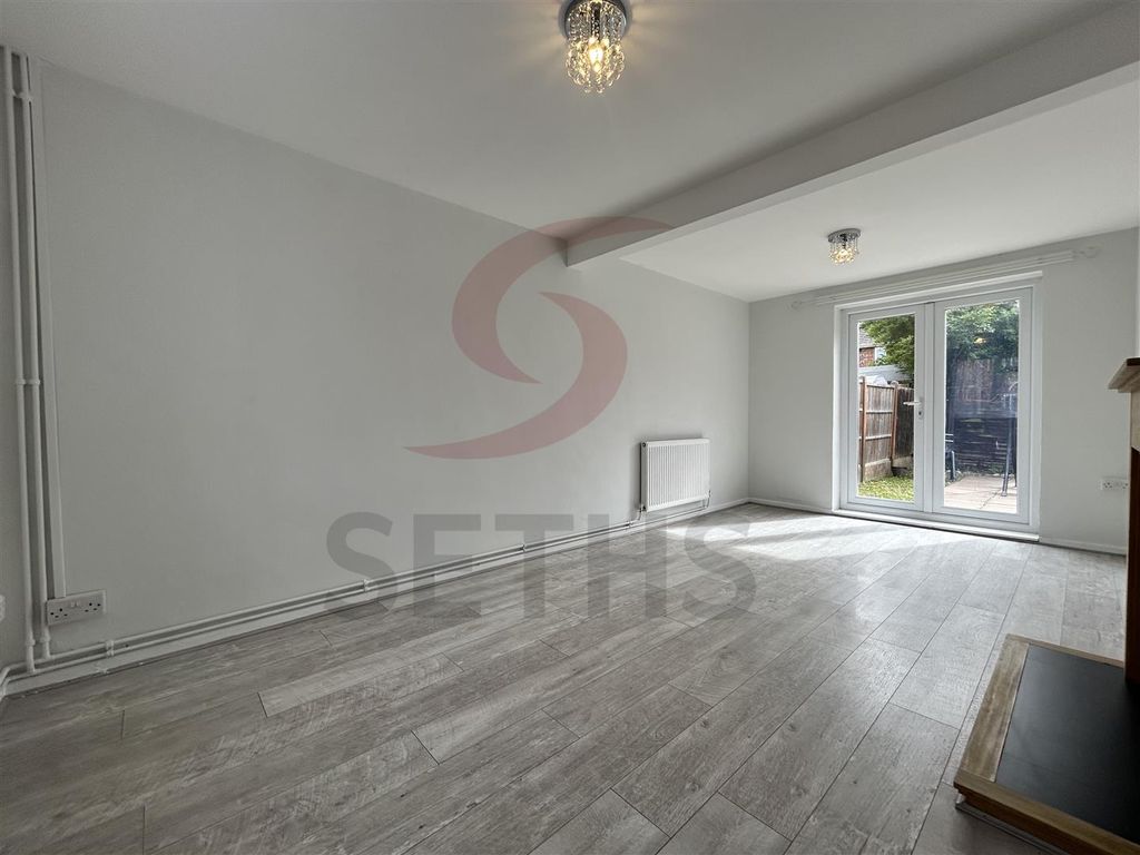 Property photo 2 of 12 Lounge