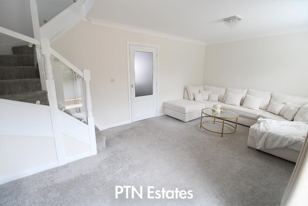 Property photo 3 of 16 Lounge