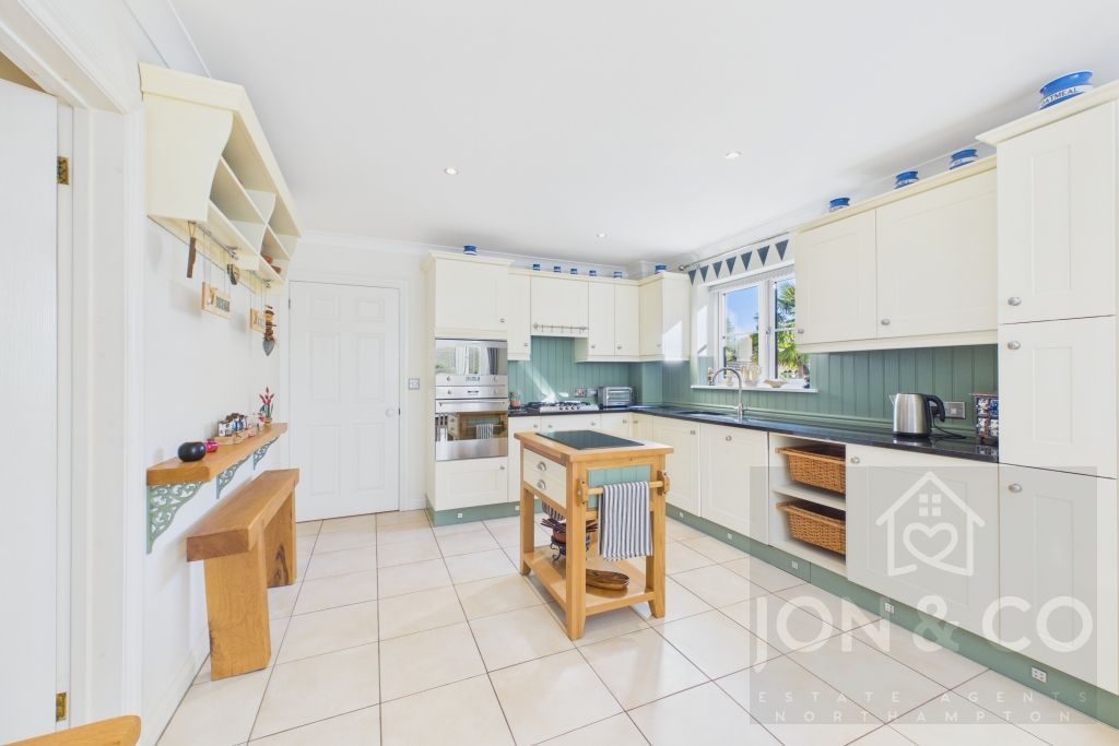 Property photo 3 of 31