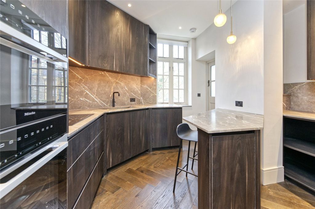 Property photo 2 of 28 Picture No. 16