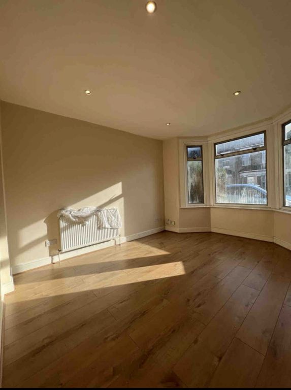 Property photo 2 of 8 Gallery