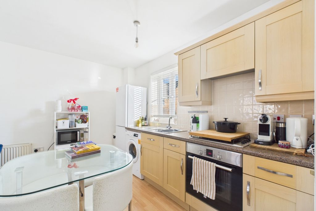 Property photo 3 of 8 Kitchen