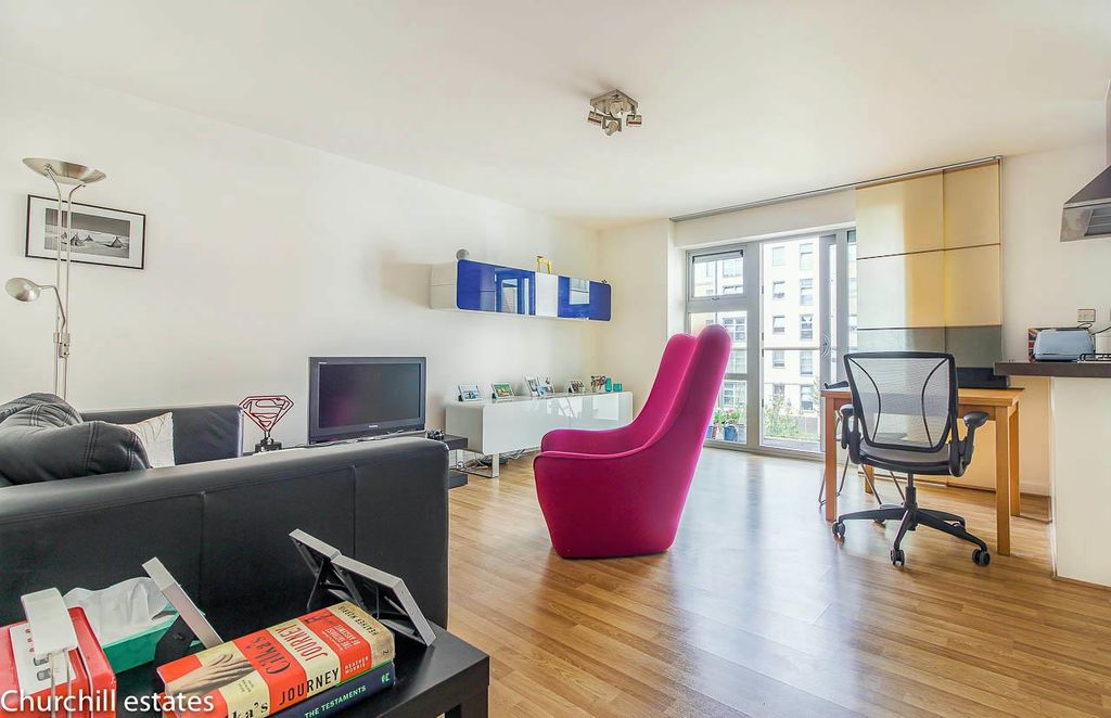 Property photo 3 of 17 Lounge.Jpg