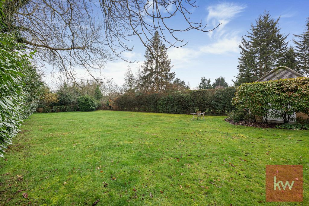 Property photo 2 of 34