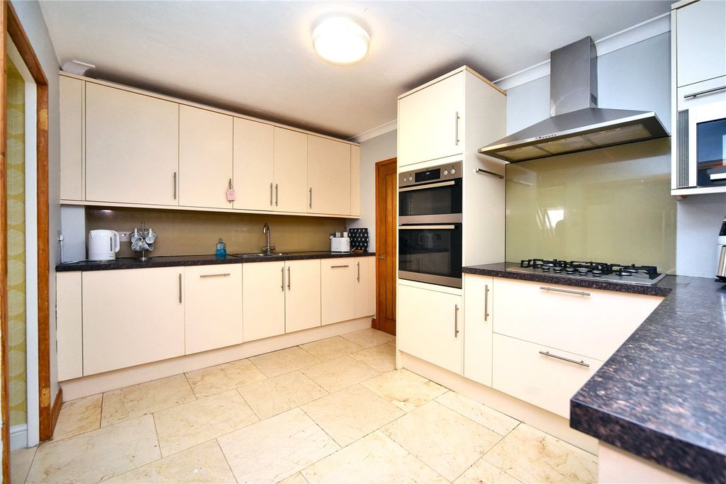 Property photo 3 of 21 Picture No. 04