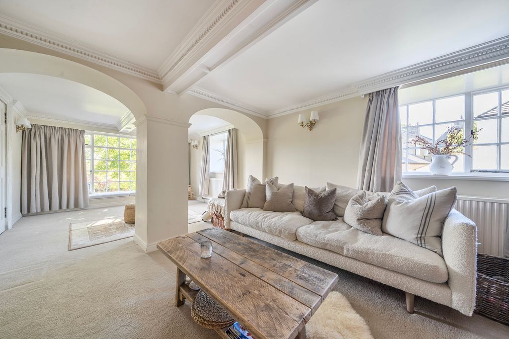 Property photo 3 of 31