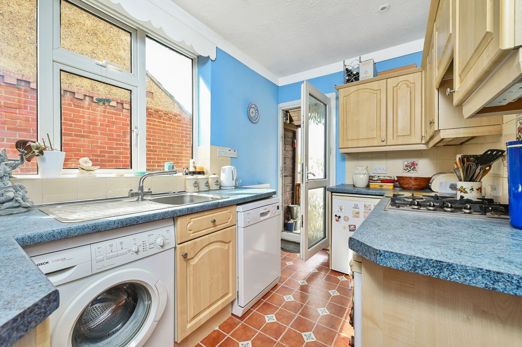Property photo 2 of 10 Kitchen